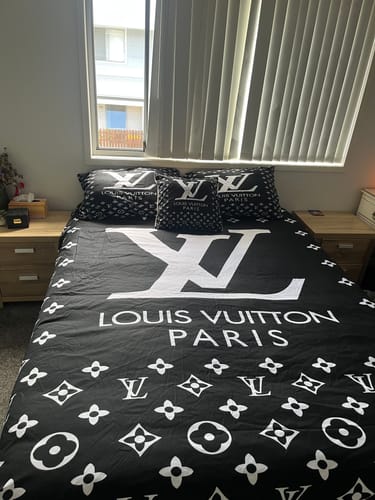 Customer photo review of Paris Logo in Black Background Louis Vuitton bed set