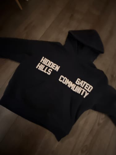 Customer photo review of GATED COMMUNITY HOODIE NAVY