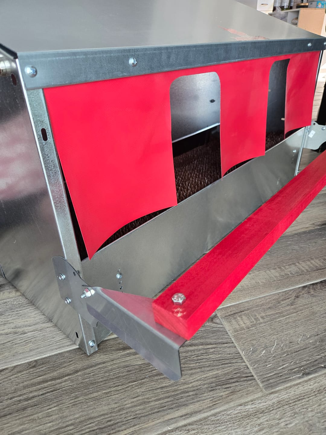 Customer photo review of Medium (34") Reversible Roll-out Nest Box (Up to 32 Hens)