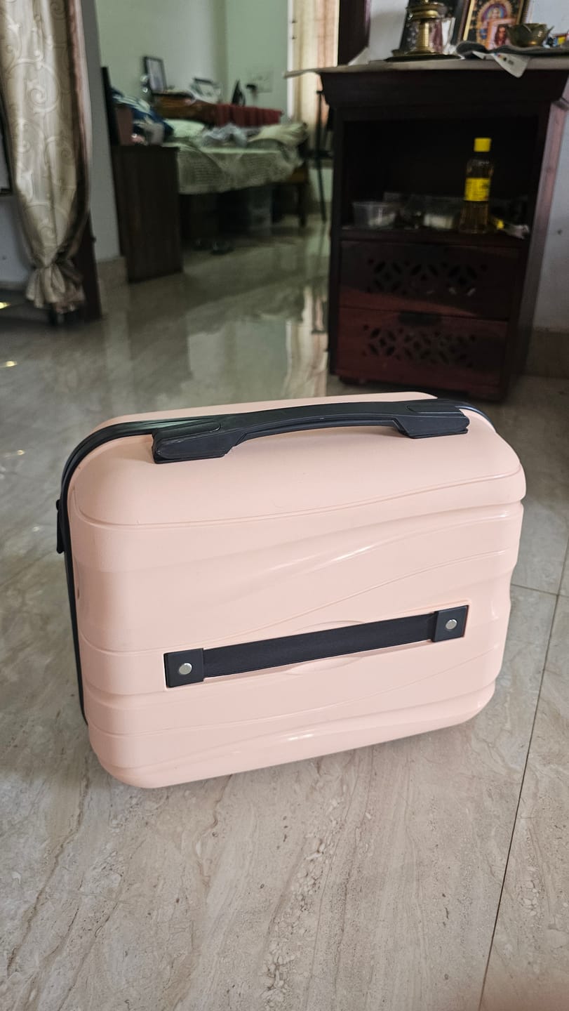 Customer photo review of Bacca Bucci Shoecase – Travel Shoe Carrier for Sneakerheads on the Move