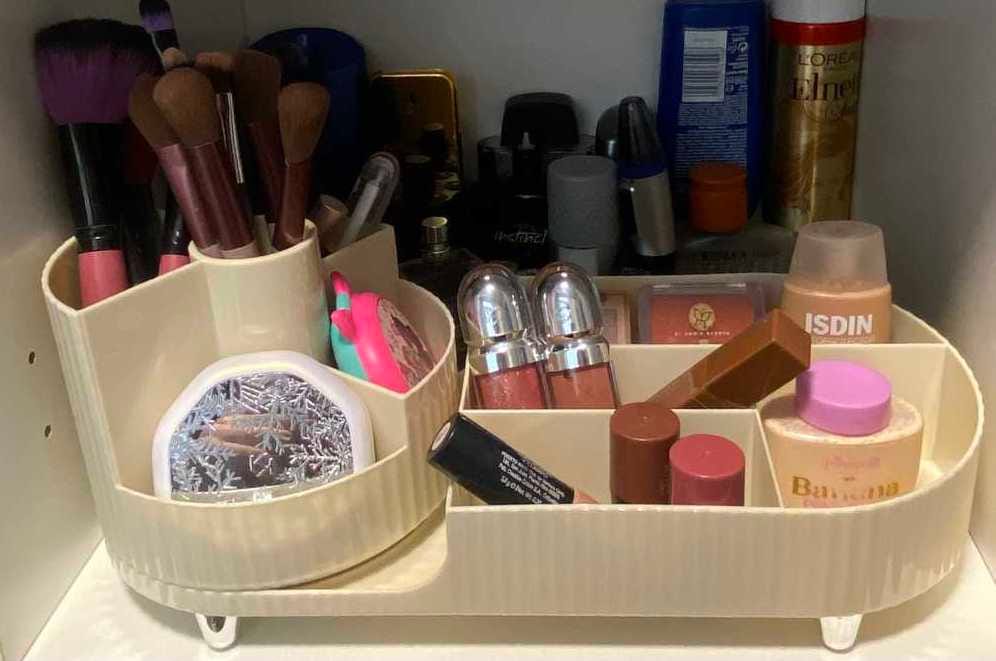 Customer photo review of Makeup Organizer Carousel With 360 Degree Rotation