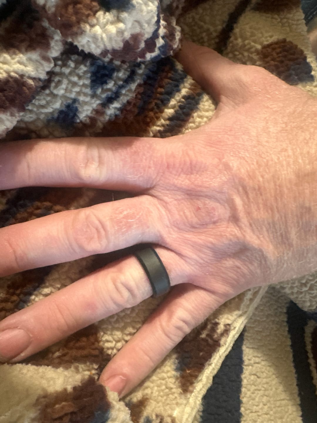 Customer photo review of Men's Tactical Silicone Rings, 9mm Wide 2.5mm Thick Rubber Wedding Bands for Him, Breathable Working Man's Performance Ring