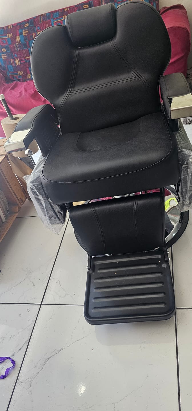 Customer photo review of Sillon de Barbero Neumatico para Barberia, Peluqueria o Estetica Negro