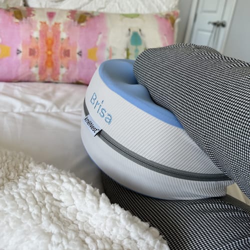 Customer photo review of knēNest Brisa Cooling Knee Pillow – AI-Optimized Alignment Pillow for Side Sleepers