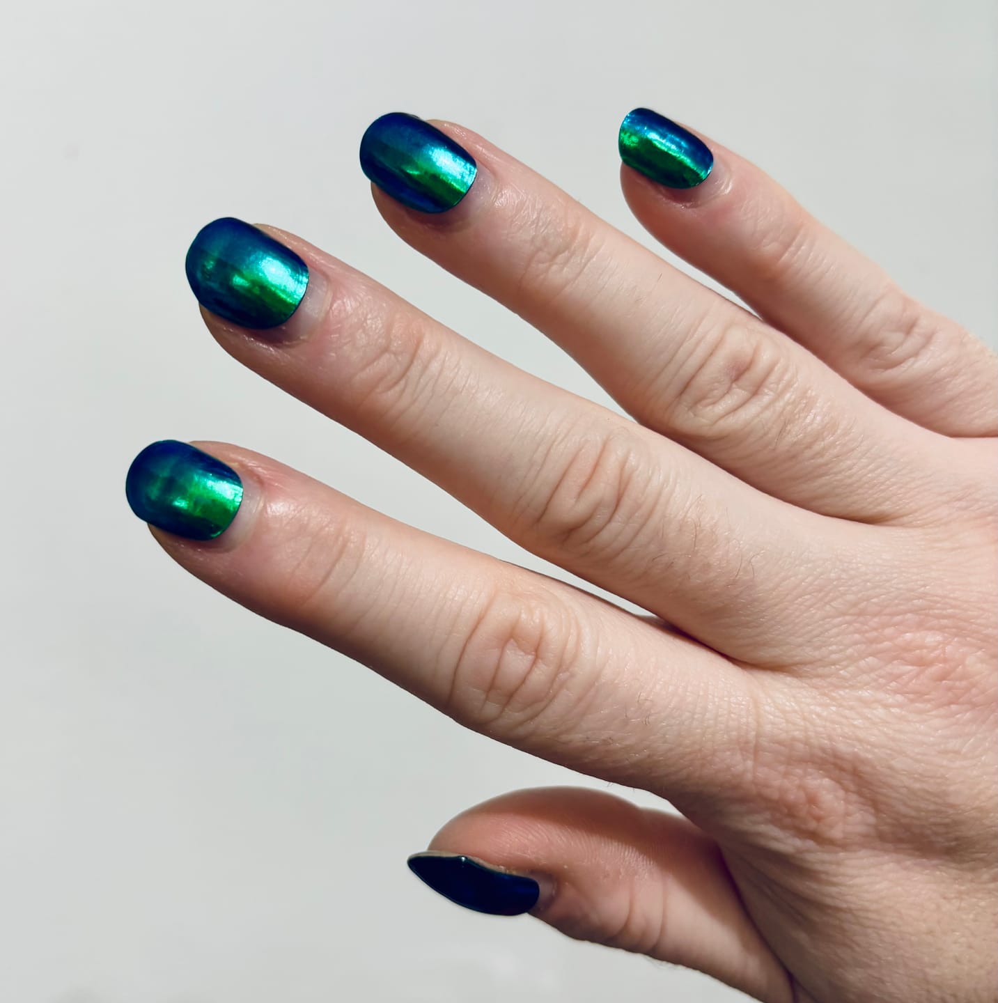 Customer photo review of Coastal Blue Green Chameleon DIY Semicured Gel Nail Sticker Kit