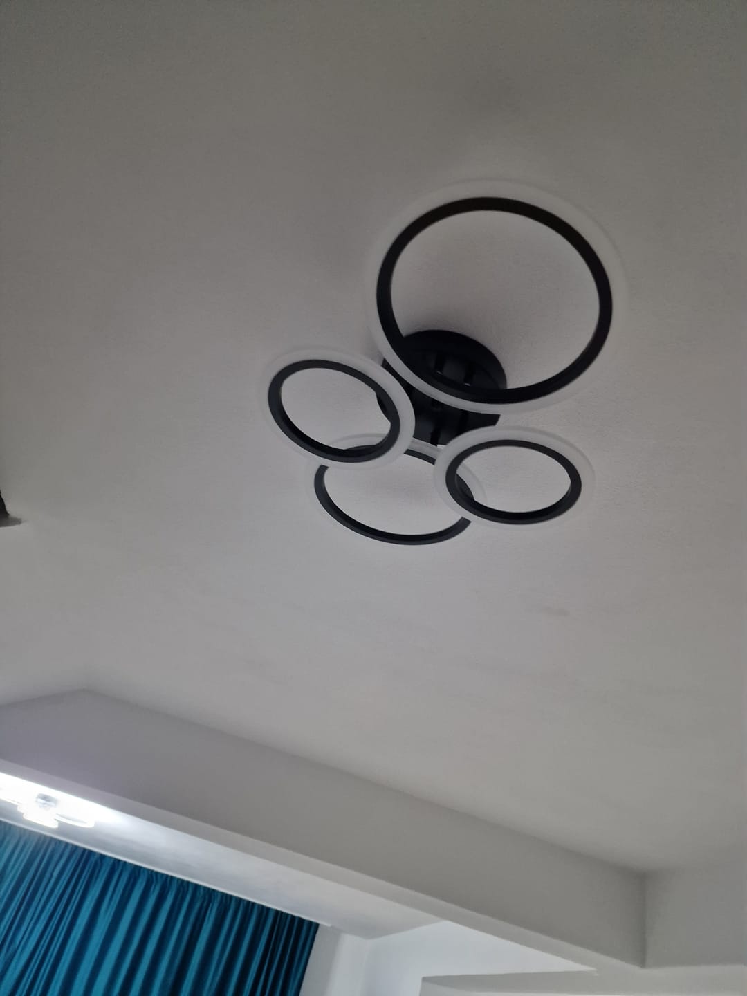 Customer photo review of Lustra LED 2+2 CIRCLE BLACK Echivalent 400W Telecomanda