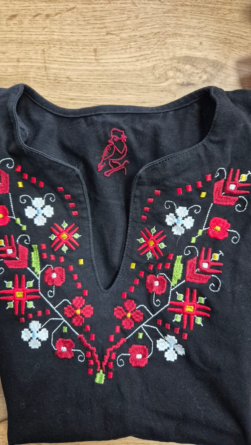 Customer photo review of Тениска с V-деколте "Тракийска"