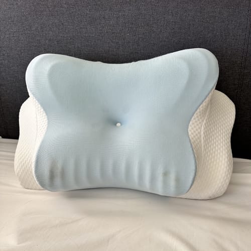 Customer photo review of Aligné Ergonomic Bamboo Silk Cooling Pillow for Deep Sleep