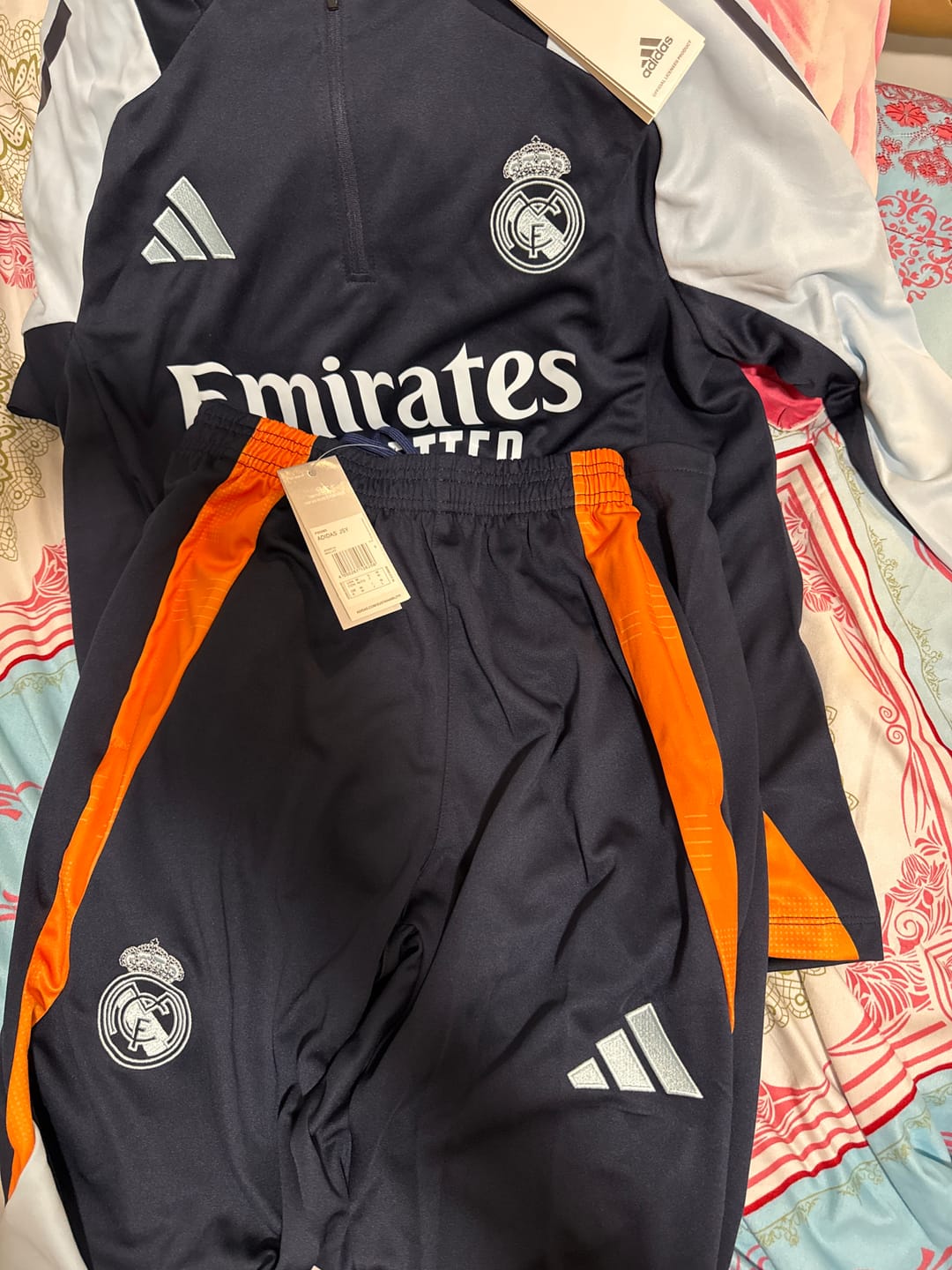 Customer photo review of Survêtement Real Madrid 24/25 - Bleu et Orange