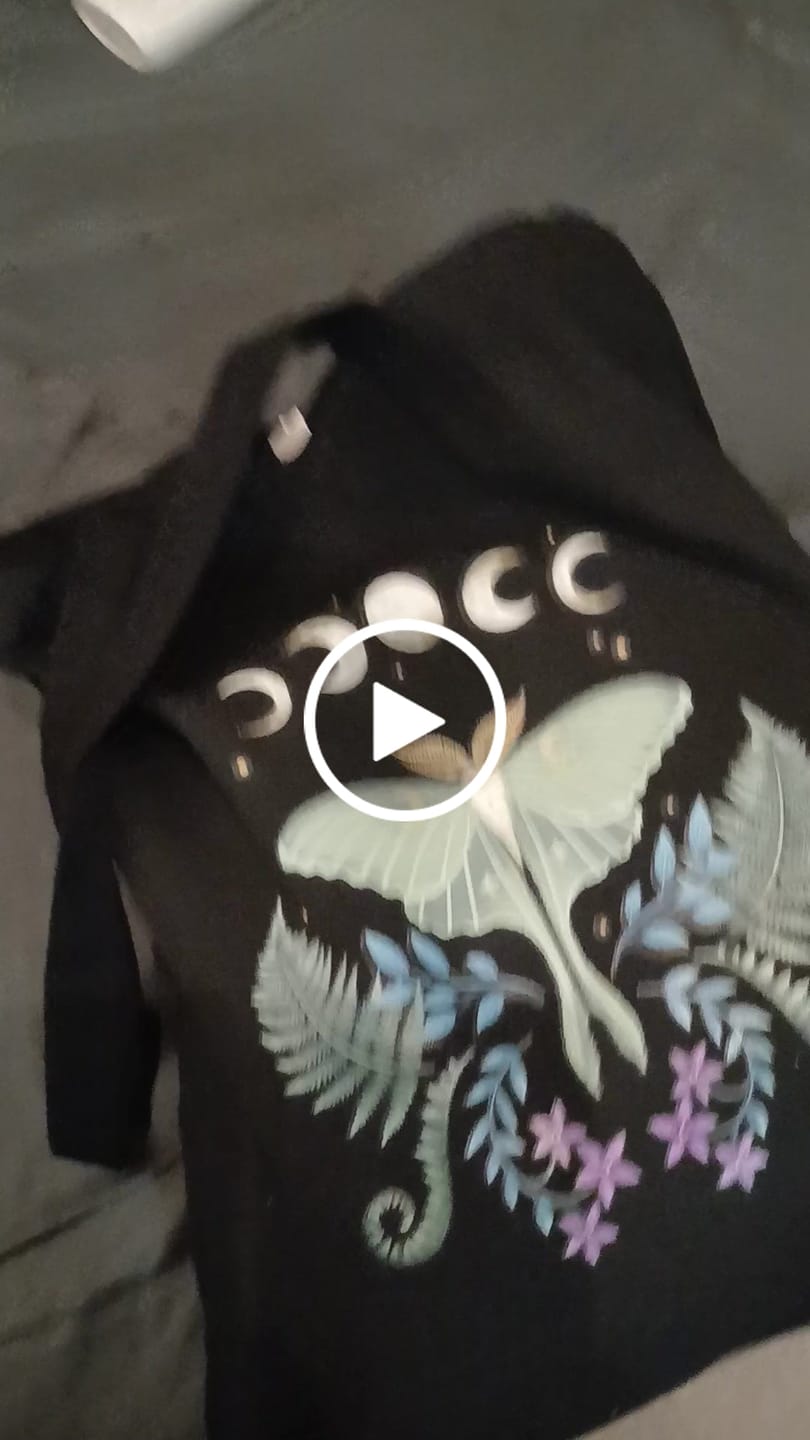Customer video review of Mondmotte Tote Bag – Mystische Tasche mit Mondmotiv