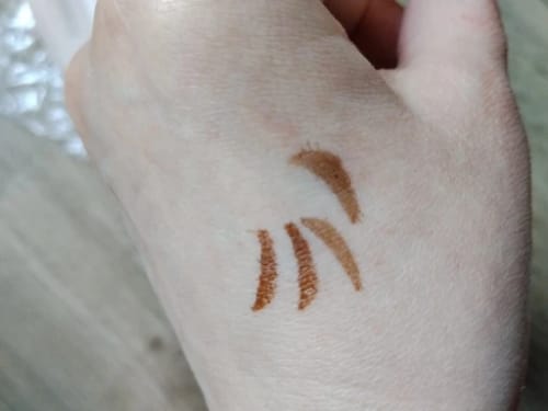 Customer photo review of Rotating Dual-Head Eyeliner Stamp Pen