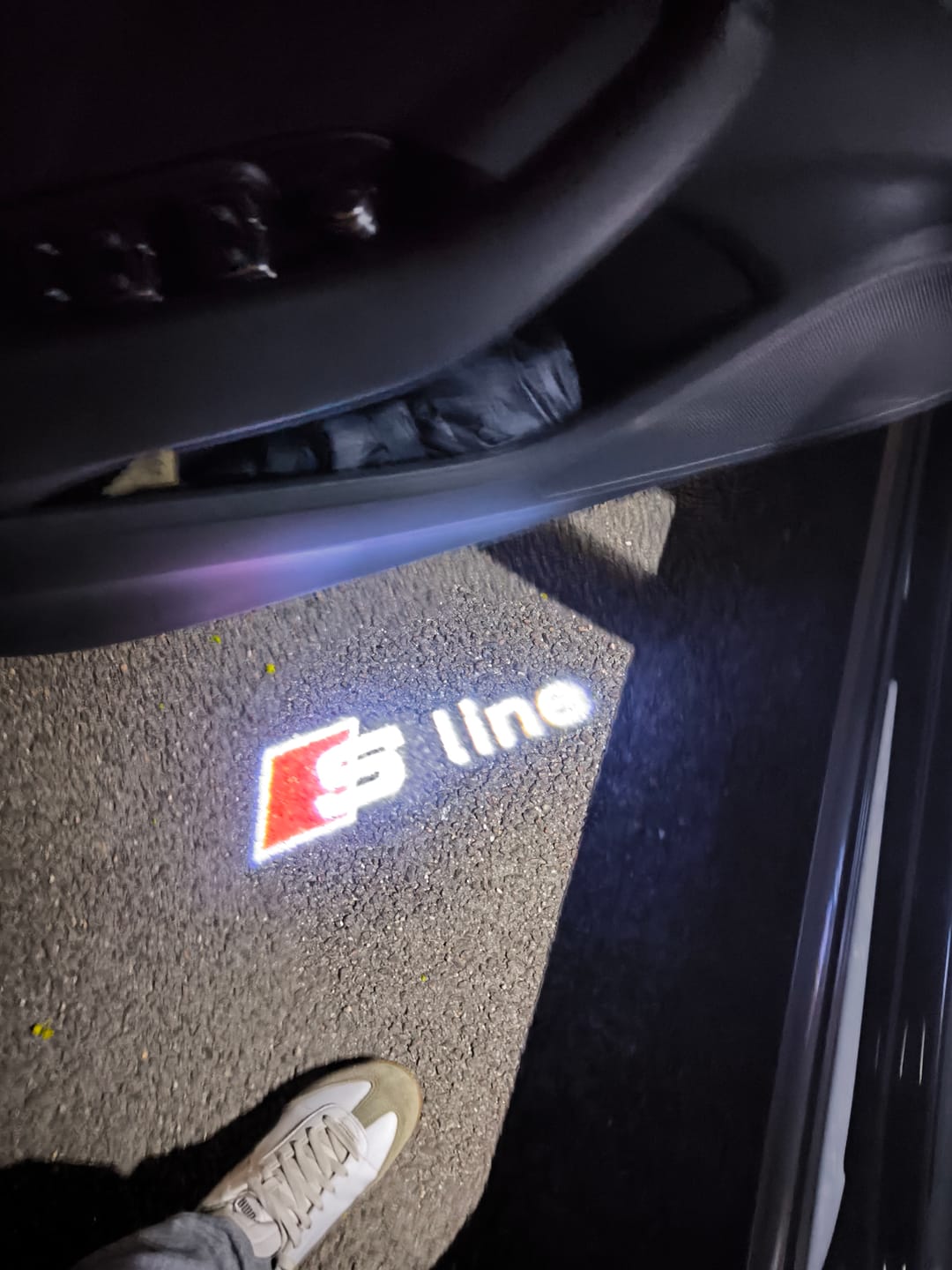 Customer photo review of Projecteur Led Porte Logo Audi