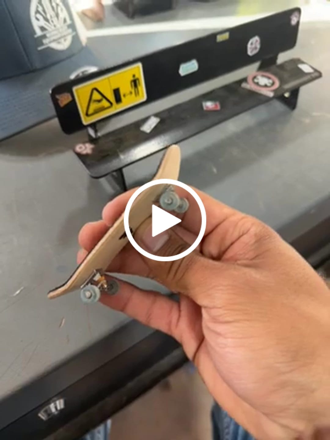 Customer video review of Fingerskateboard Construction Kit - for Experts