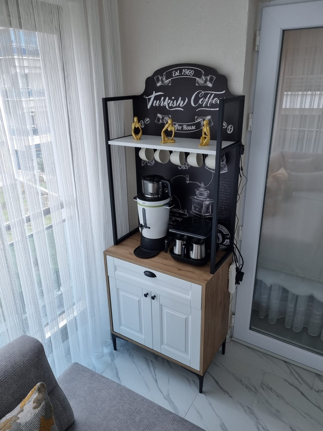 Customer photo review of Rani JE158 Işıklı Kahve Köşesi Membran Kapaklı Çekmeceli Çok Amaçlı Mutfak Dolabı Sepet Ceviz - Beyaz