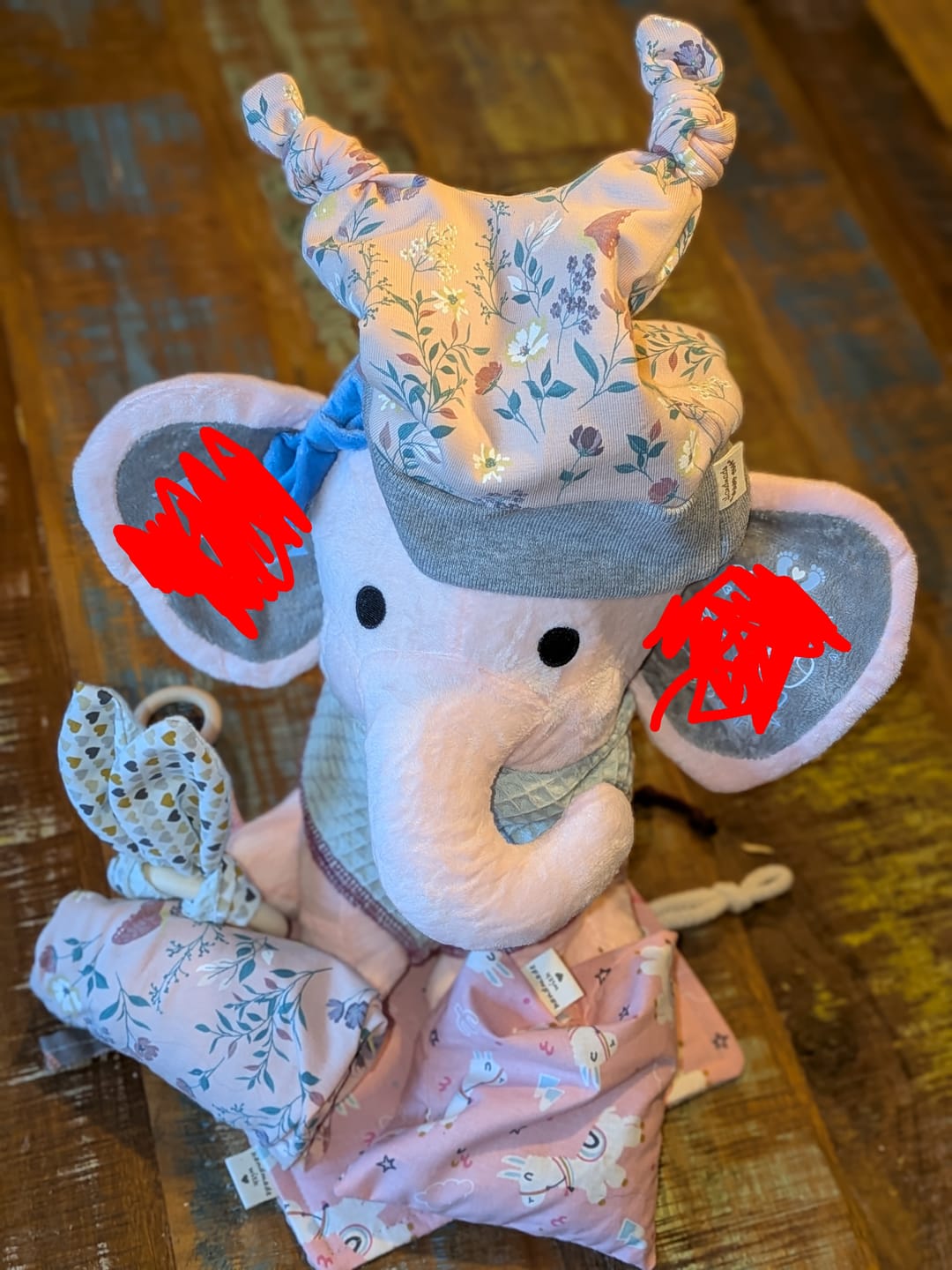 Customer photo review of Kuschel Elefant - Baby-Stofftier