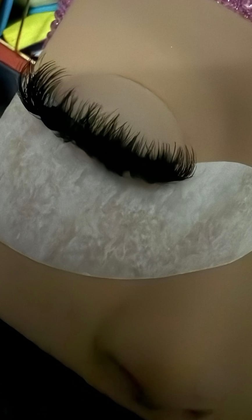 Customer photo review of VEYESINC Cashmere Luxe Lashes 0.03mm