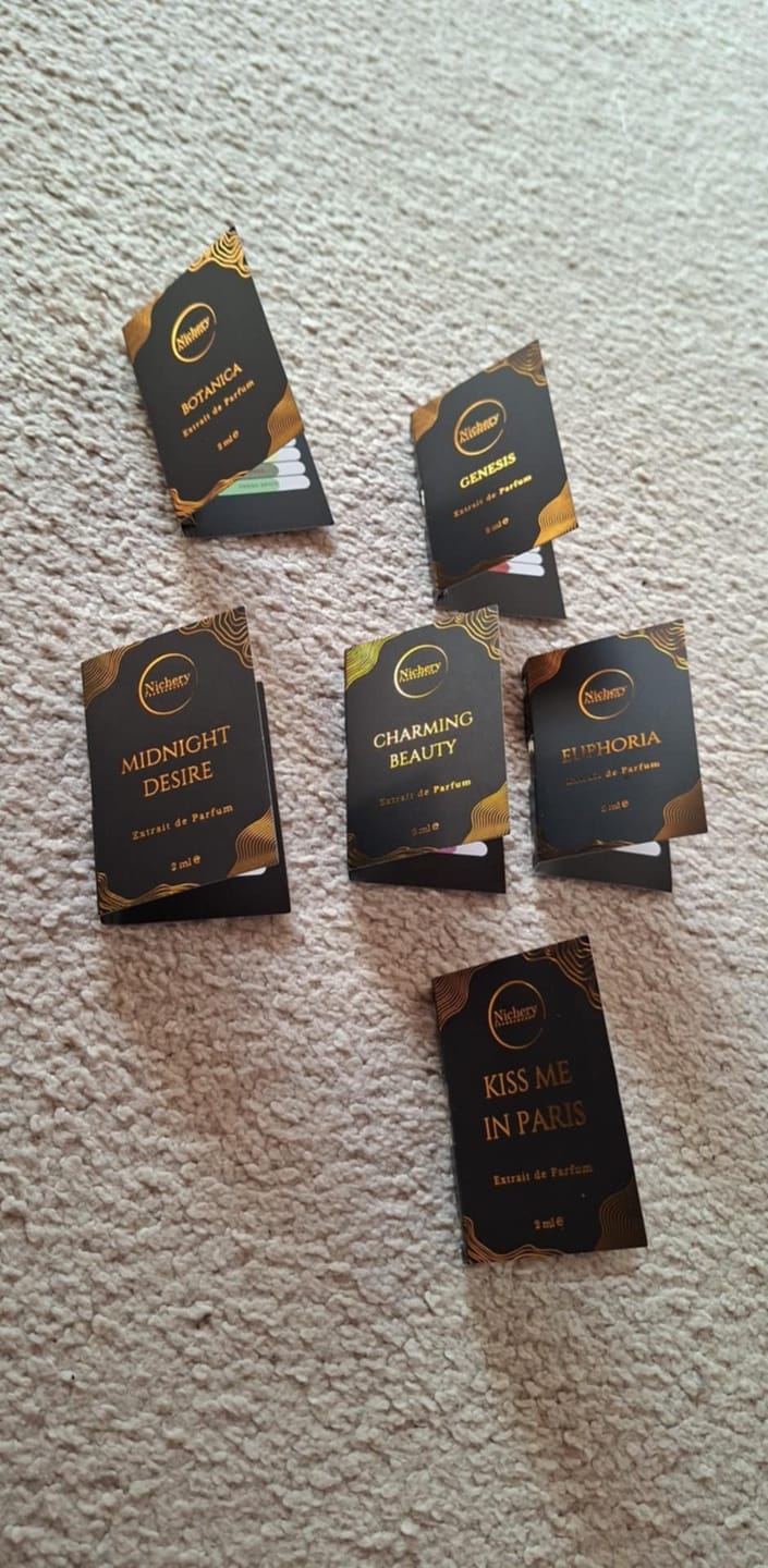 Customer photo review of 6x2 ml Női & Unisex csomag: Kiss Me in Paris-Genesis-Botanica-Midnight Desire-Charming Beauty-Euphoria