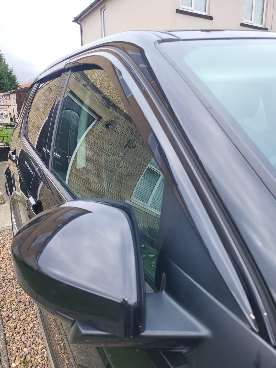 Customer photo review of Auto Clover Wind Deflectors for Land Rover Discovery Sport 2014+ (6 pcs)