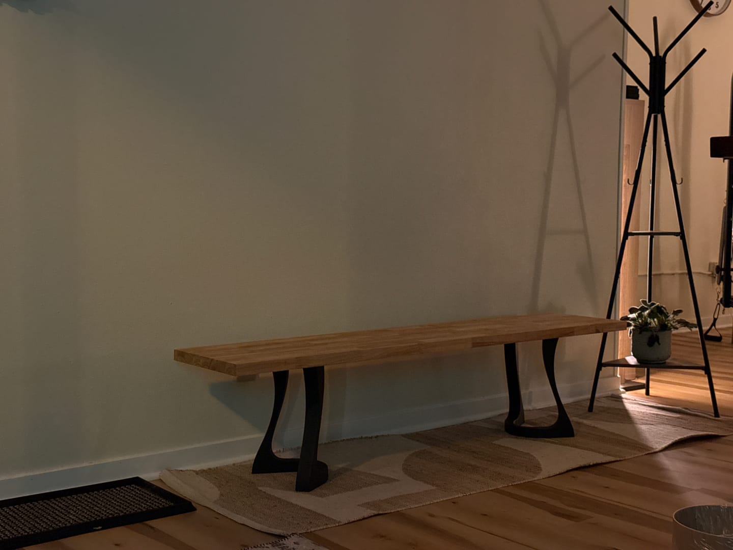 Customer photo review of Bench Legs 117/130 Uzar 16" H for Live Edge Table Top, DIY Projects
