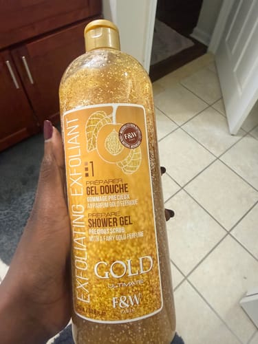 Customer photo review of Fair & White Gold Exfoliating Shower Gel scrub NEW - Invigorates skin - 940ml / 31.8 fl oz
