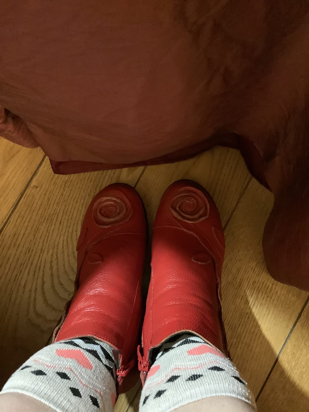 Customer photo review of Women Retro Flower Leather Solid Mid-Heel Boots
