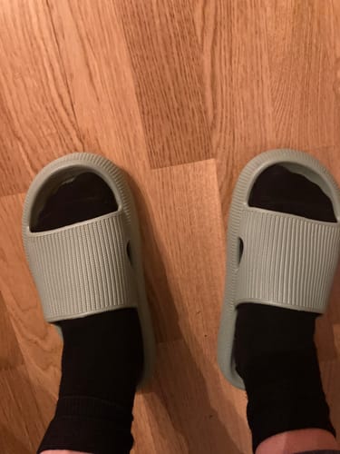 Customer photo review of HappyFlops