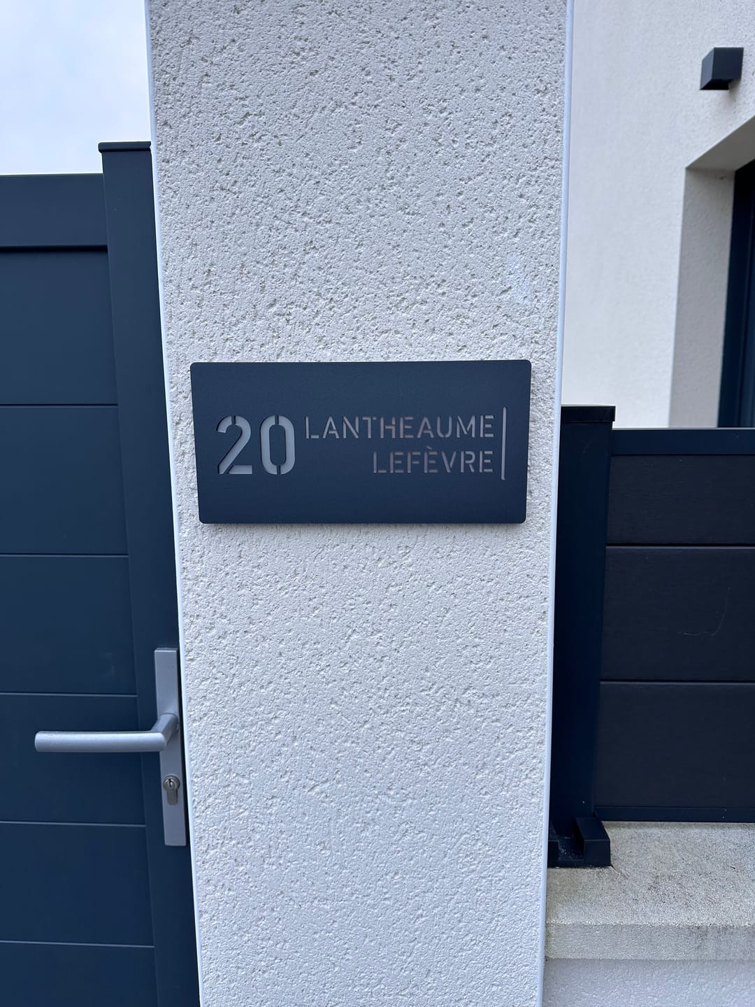 Customer photo review of Numero civico e testo modello Stencil Horizontal