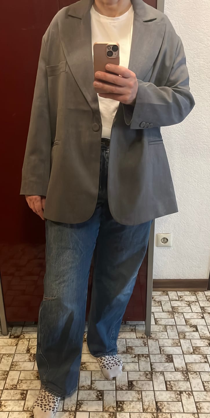 Customer photo review of VANYAA Oversized Blazer