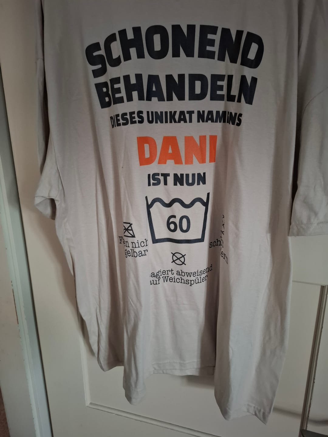 Customer photo review of Lustiges Geburtstags Shirt - Schonend Behandeln - Personalisierbares Herren T-Shirt