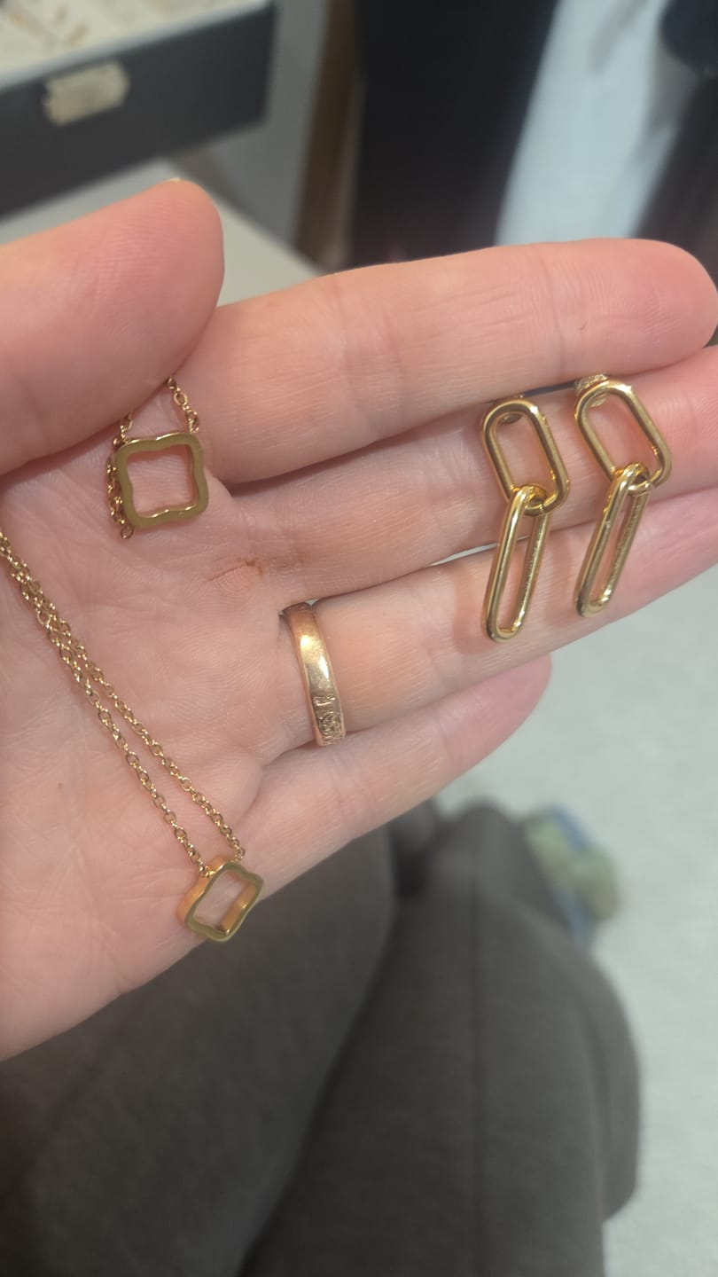 Customer photo review of Fiona Necklace