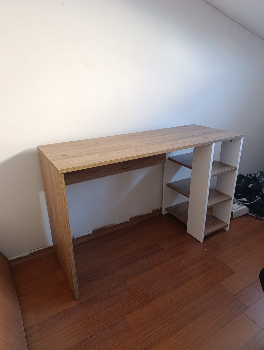 Customer photo review of Rani HA108 Raflı Çalışma Ofis Bilgisayar Masası Sepet Ceviz - Beyaz