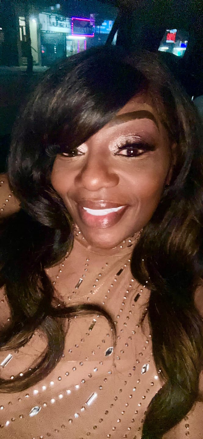 Customer photo review of Outre Perfect Hairline Glueless 13x6 HD Lace Front Wig - PH 1