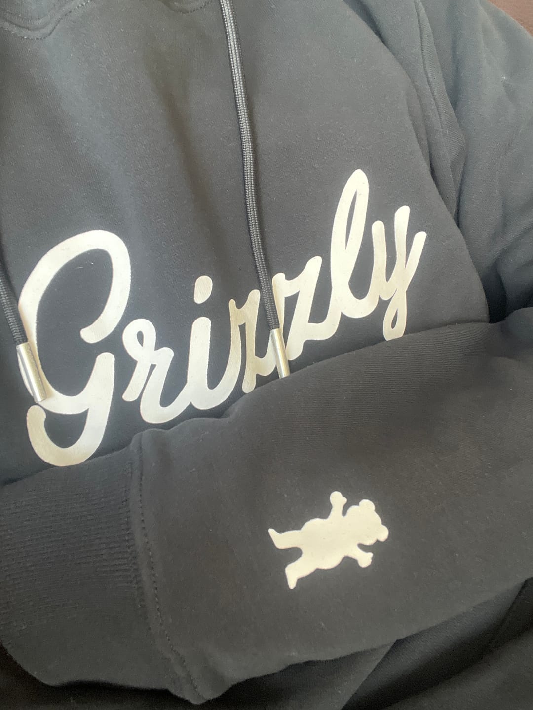 Customer photo review of Poleron Grizzly Embroidered Black
