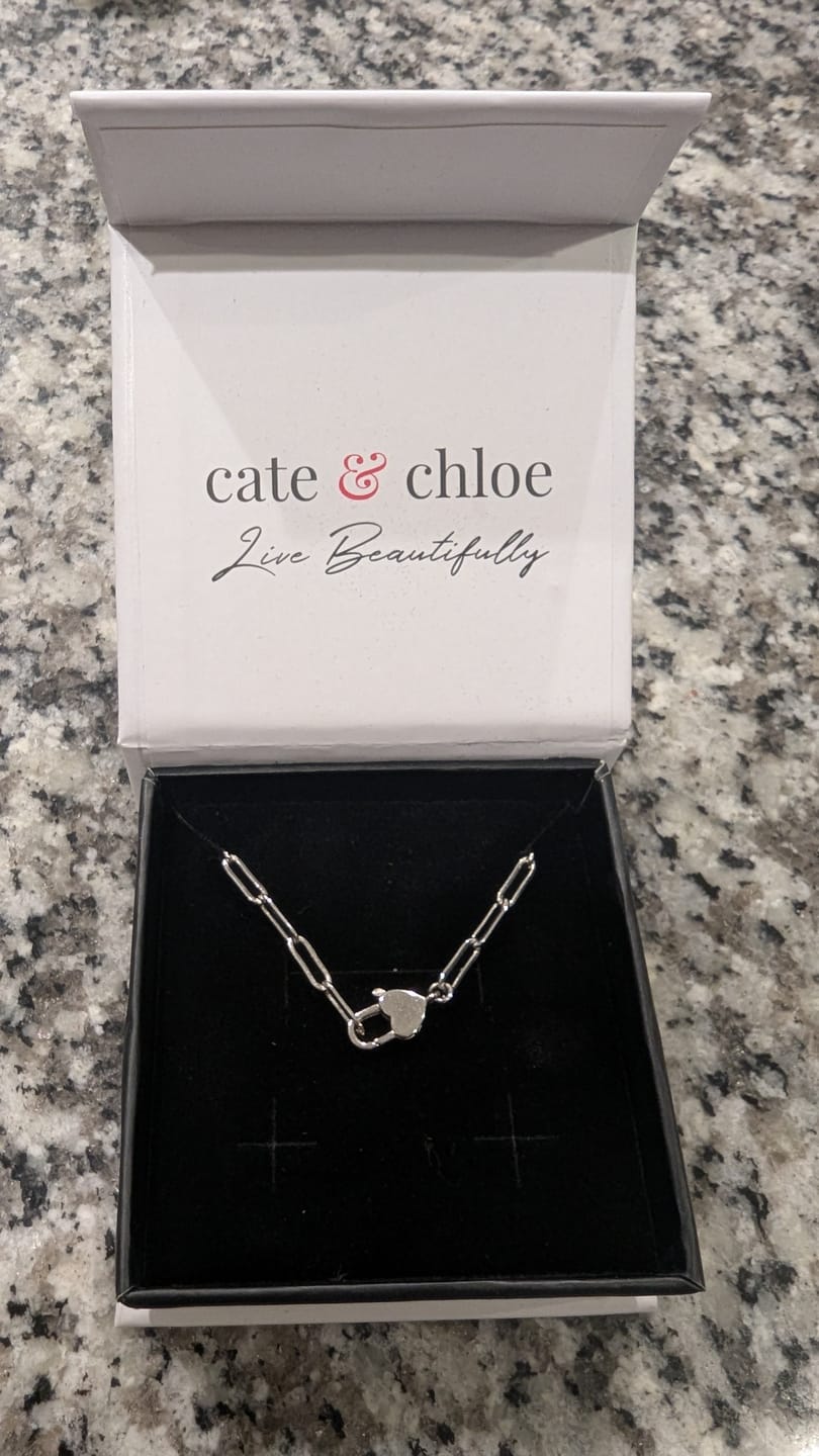 Customer photo review of Tammy 18k White Gold Plated Paperclip Chain Necklace