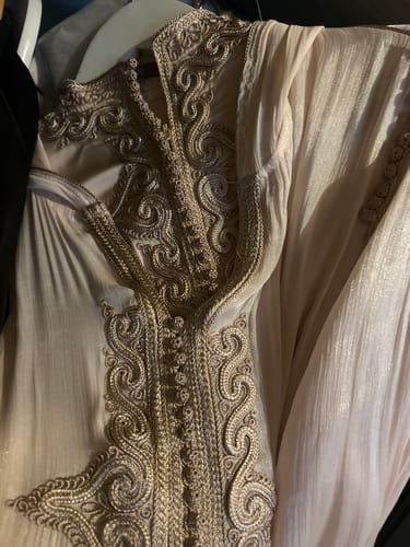 Customer's close-up of the Jellaba Soraya Organza, showing the intricate golden embroidery on the luminous bodice.