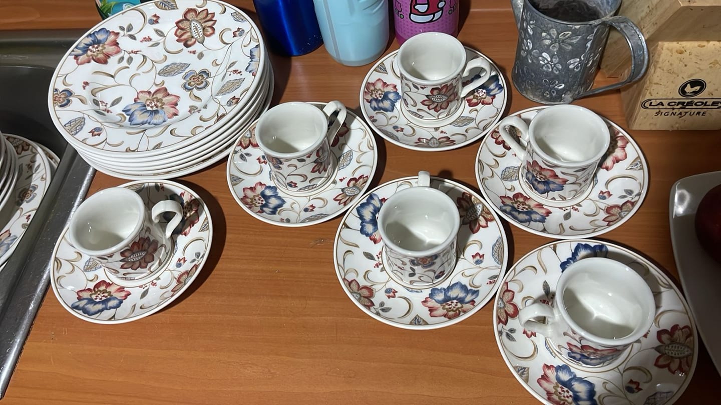Customer photo review of Juego De Vajilla Fina 30 Piezas Jacobean Queens by Churchill