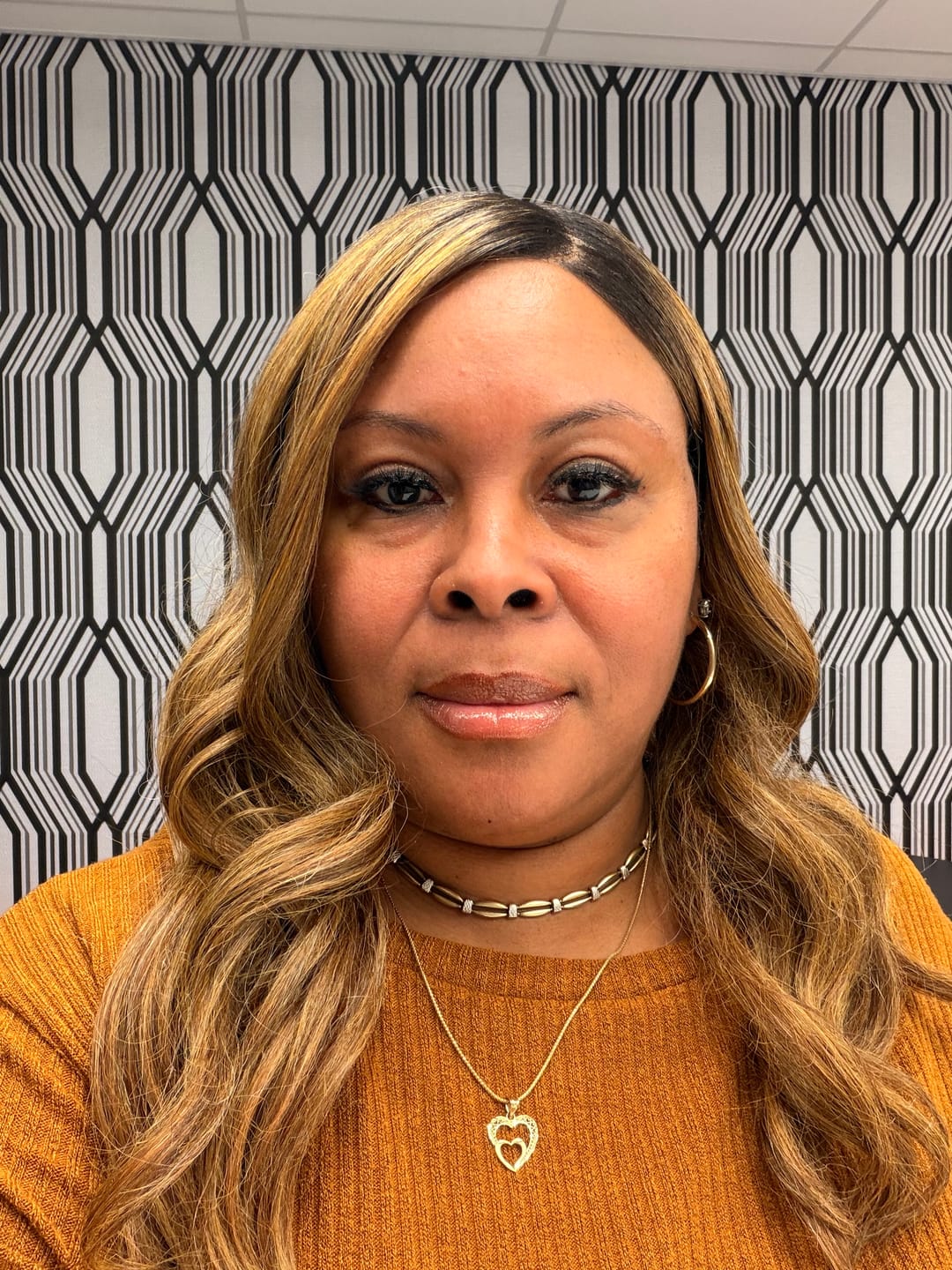 Customer photo review of Outre Melted Hairline Swirlista Glueless 5" Deep C-Shape HD Lace Front Wig - SWIRL 104