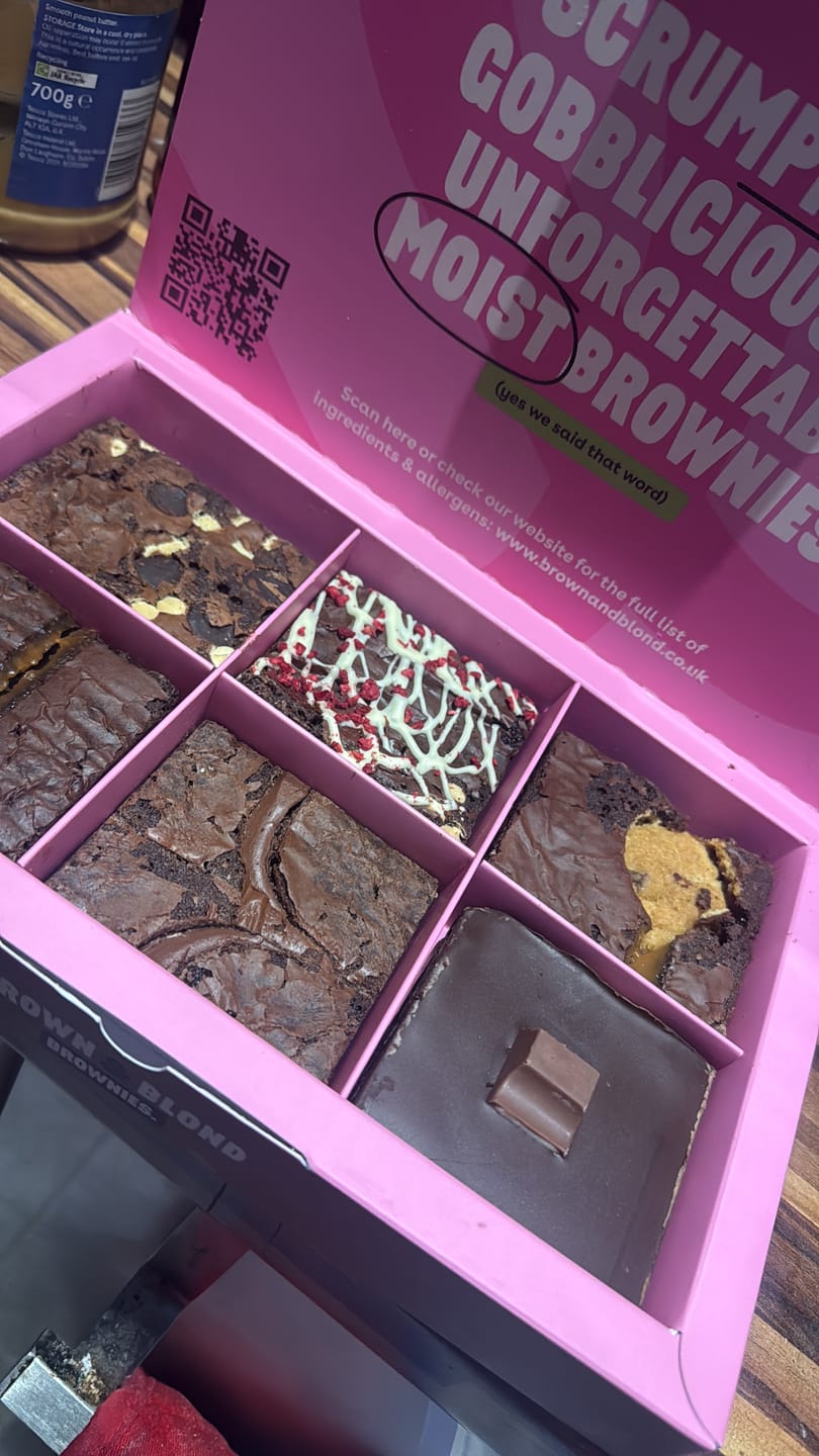 Customer photo review of Classic 6 Brownie Box
