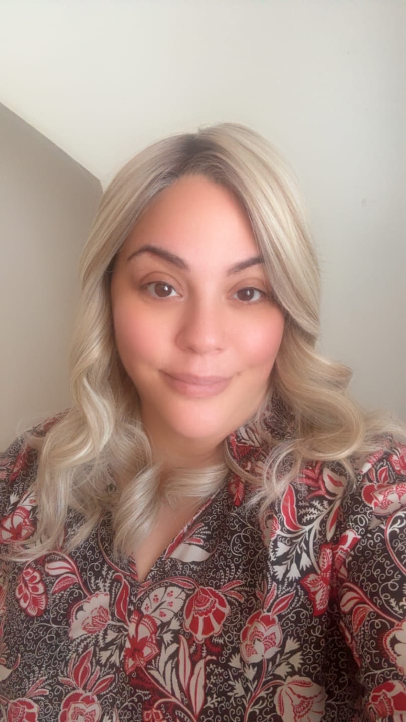 Customer photo review of BOMBSHELL BEAUTY - Sandy Blonde