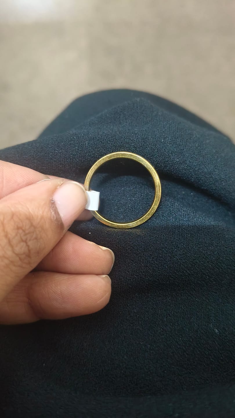 Customer photo review of Sole Aura Minimal Gold Band