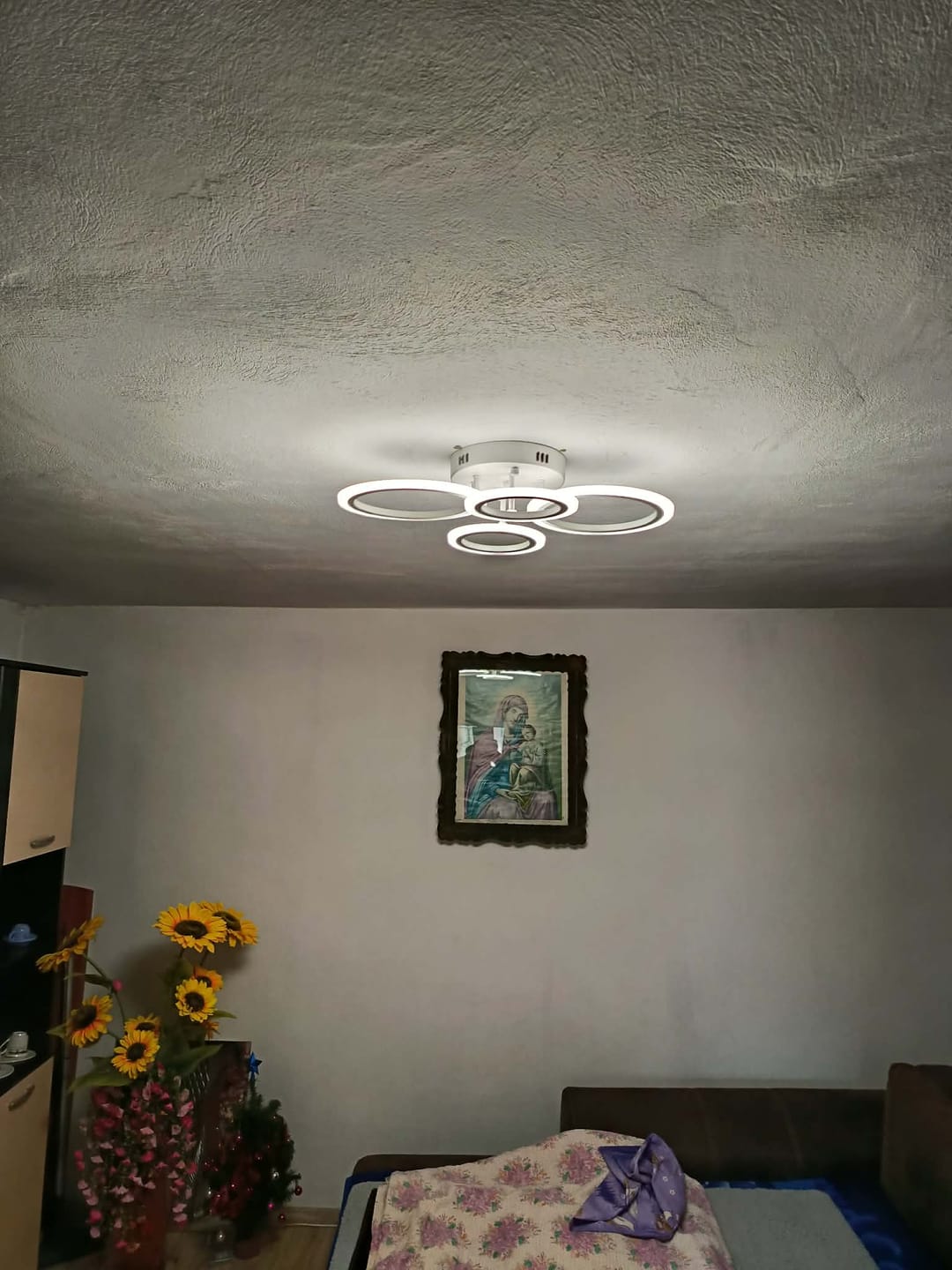 Customer photo review of Lustra LED 2+2 CIRCLE Design Alb Echivalent 400W Telecomanda