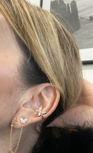 Customer photo review of Singolo Orecchino Farfalle con Catenella a Doppio Buco