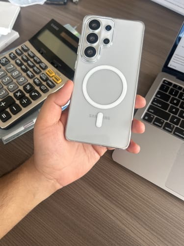 Reviewer holding their Samsung phone, showing the back of the clear Anti Yellow Magsafe Case.