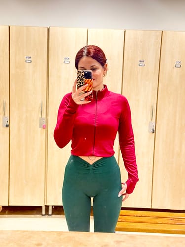 Customer photo review of V-Shape Tayt