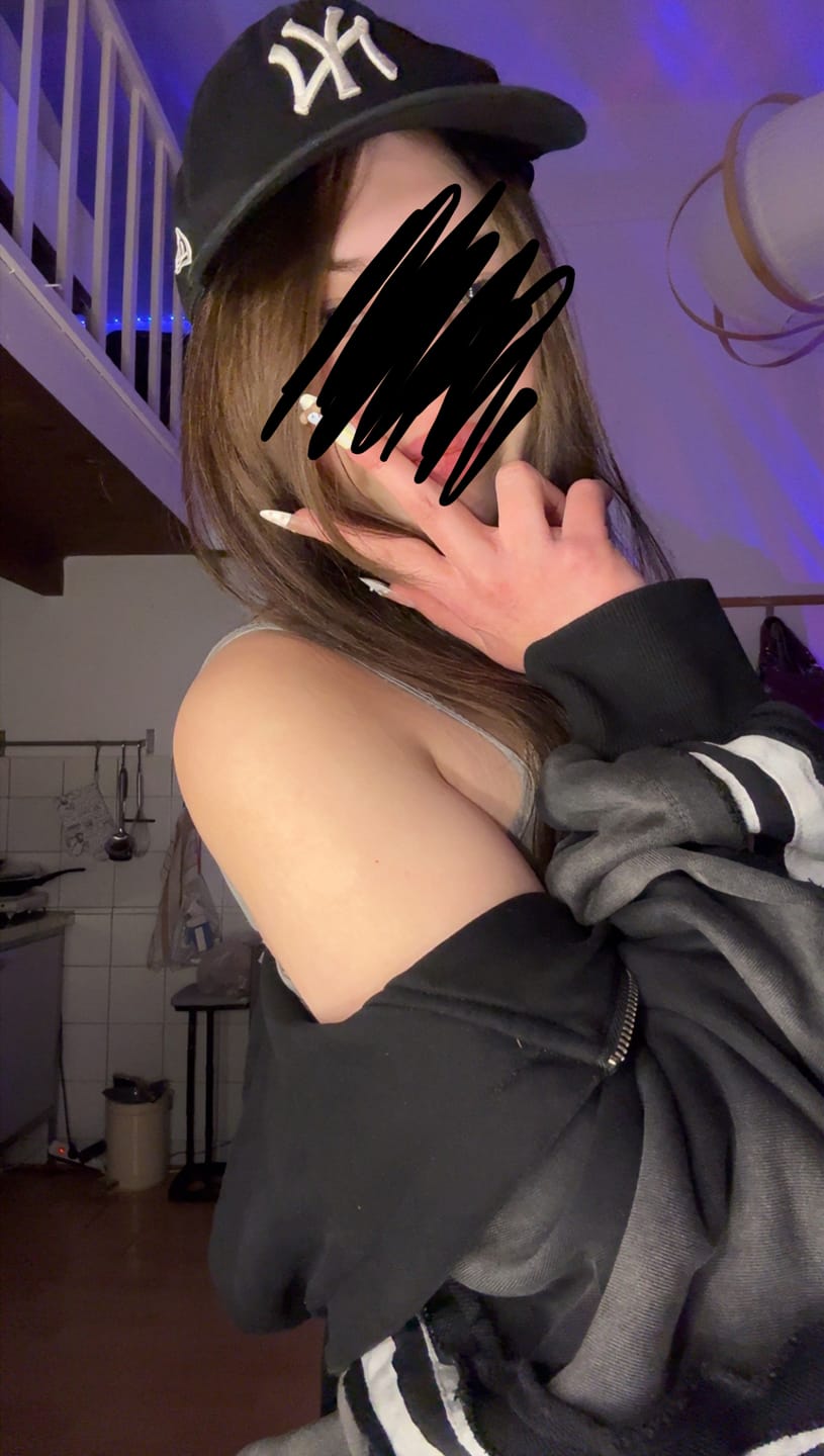 Customer photo review of Aelfric Eden Boxy fit 77 Stripe Zip Hoodie – Acid Wash