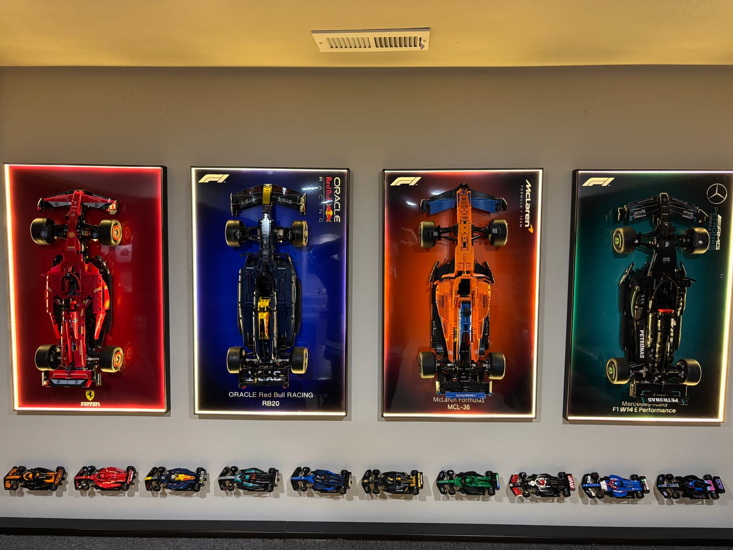 Customer photo review of LED Wall Display Frame for LEGO® Technic McLaren F1 Race Car 42141