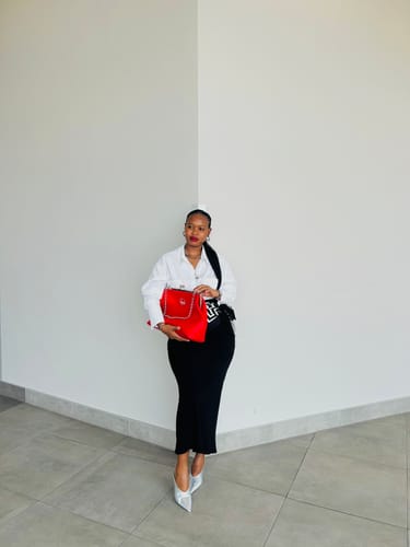 Customer photo review of ERA Oversized Kisslock Chain Bag – Red