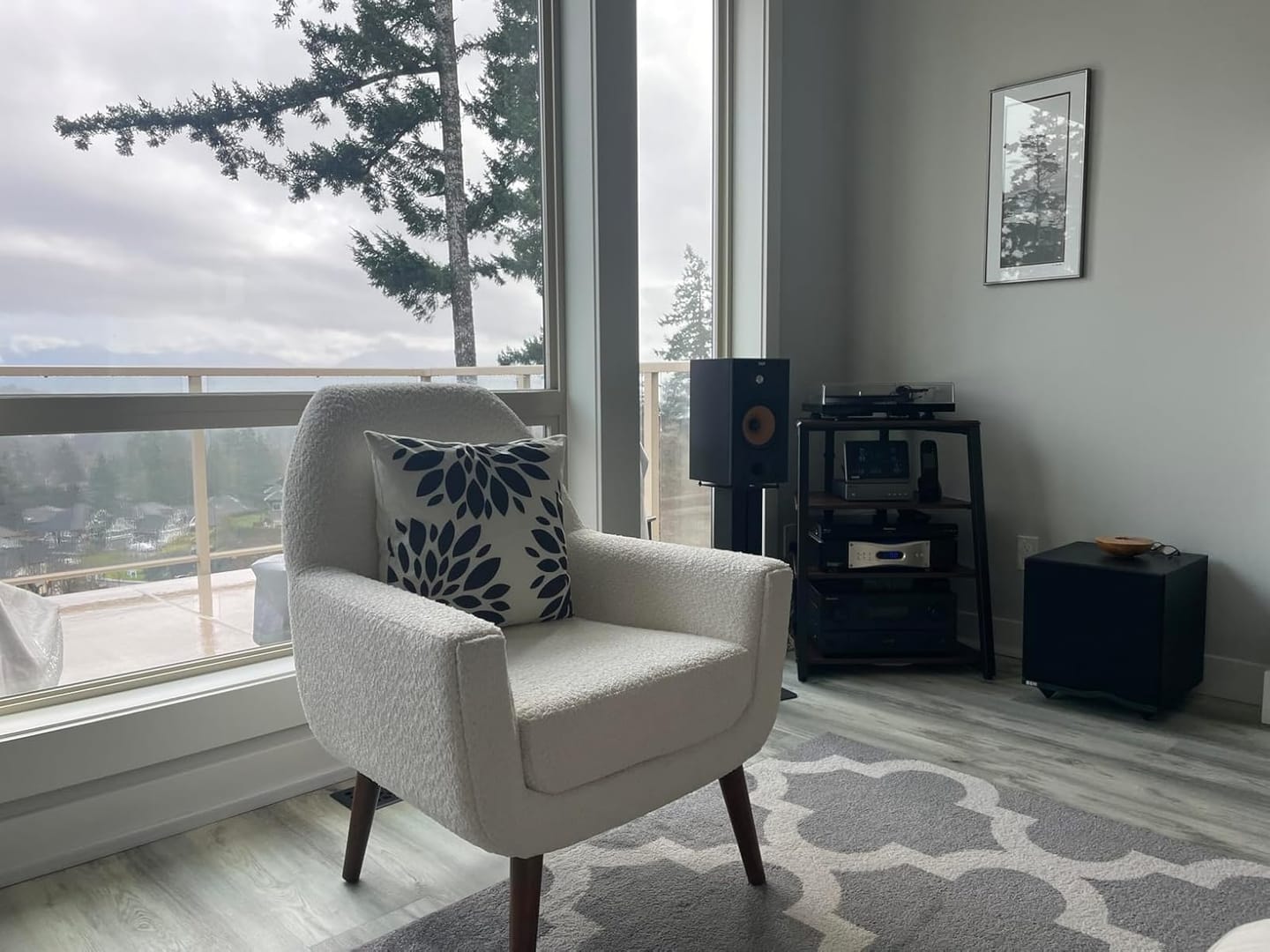 Customer photo review of Eiffel AS07 Record Player Stand
