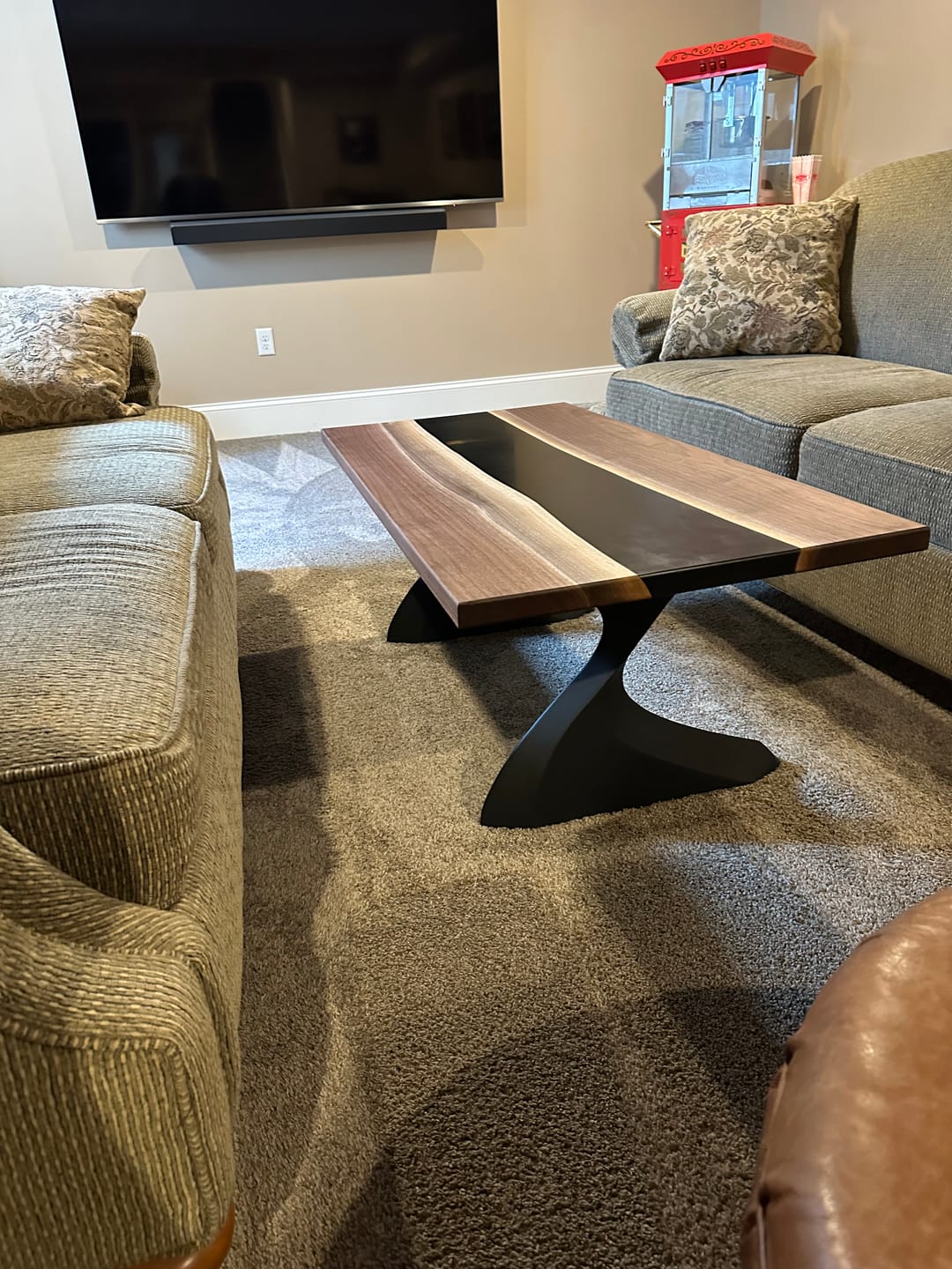 Customer photo review of Coffee Table Legs 214/127 Botas 16.1" H Minimalist Style for Live Edge Tabletop