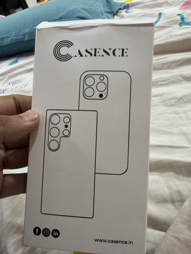 Reviewer holding the white box for the Casence Anti Yellow Clear Case.